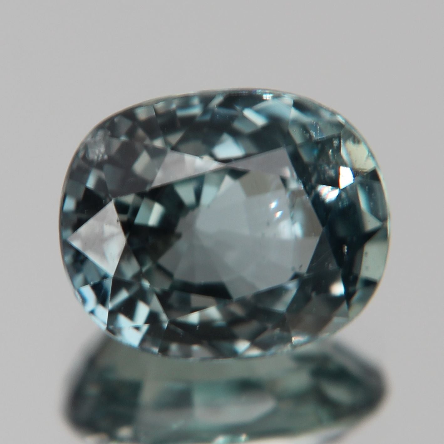 grünlich-Blauer Saphir 3.10 ct