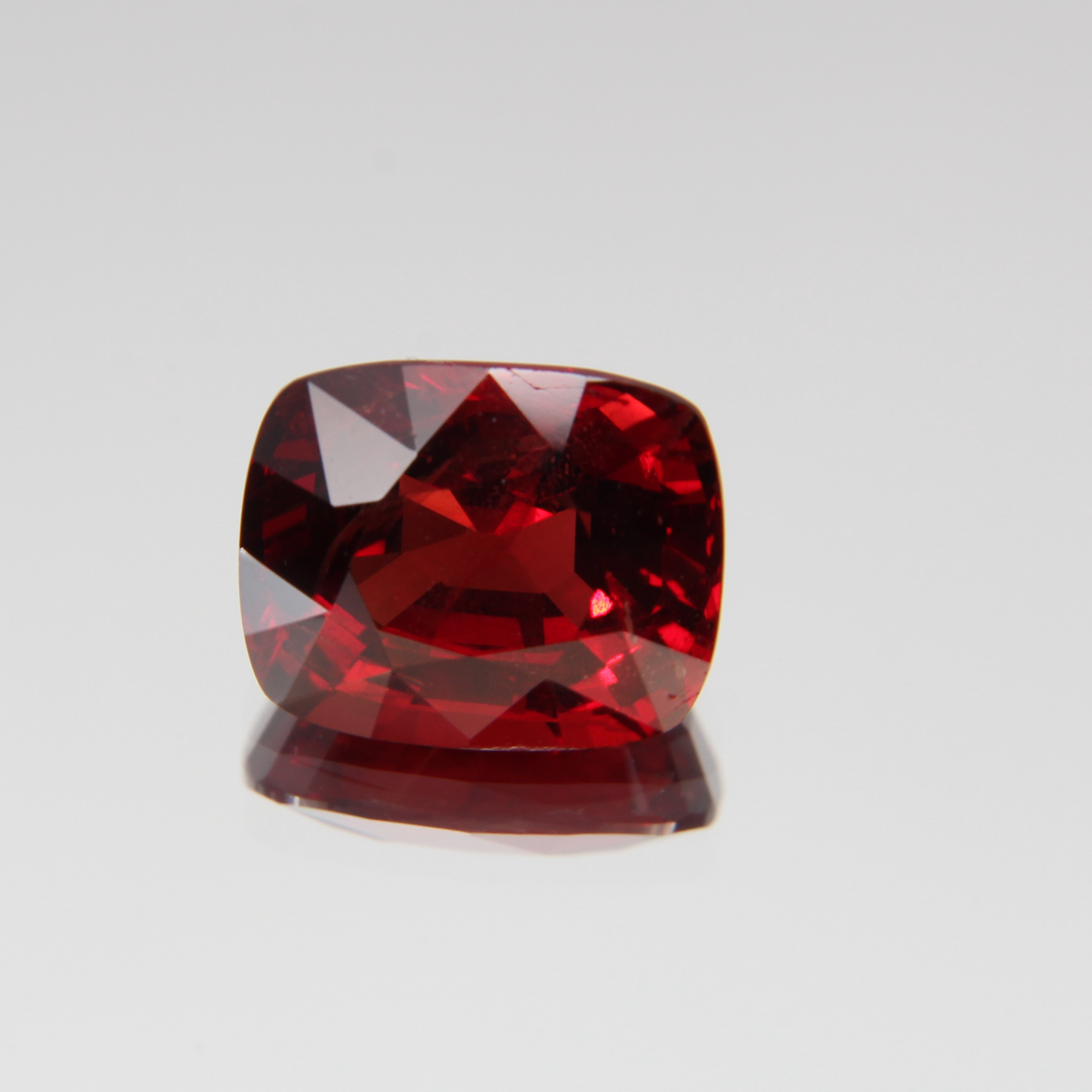 roter Spinell 3.51 ct