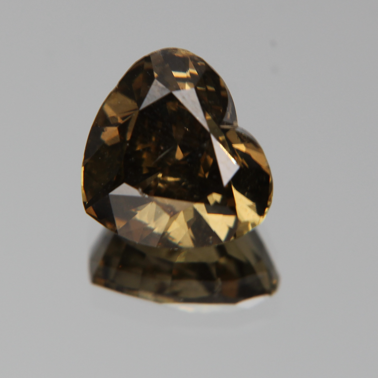 fancy vivid olive Diamant 3.02ct