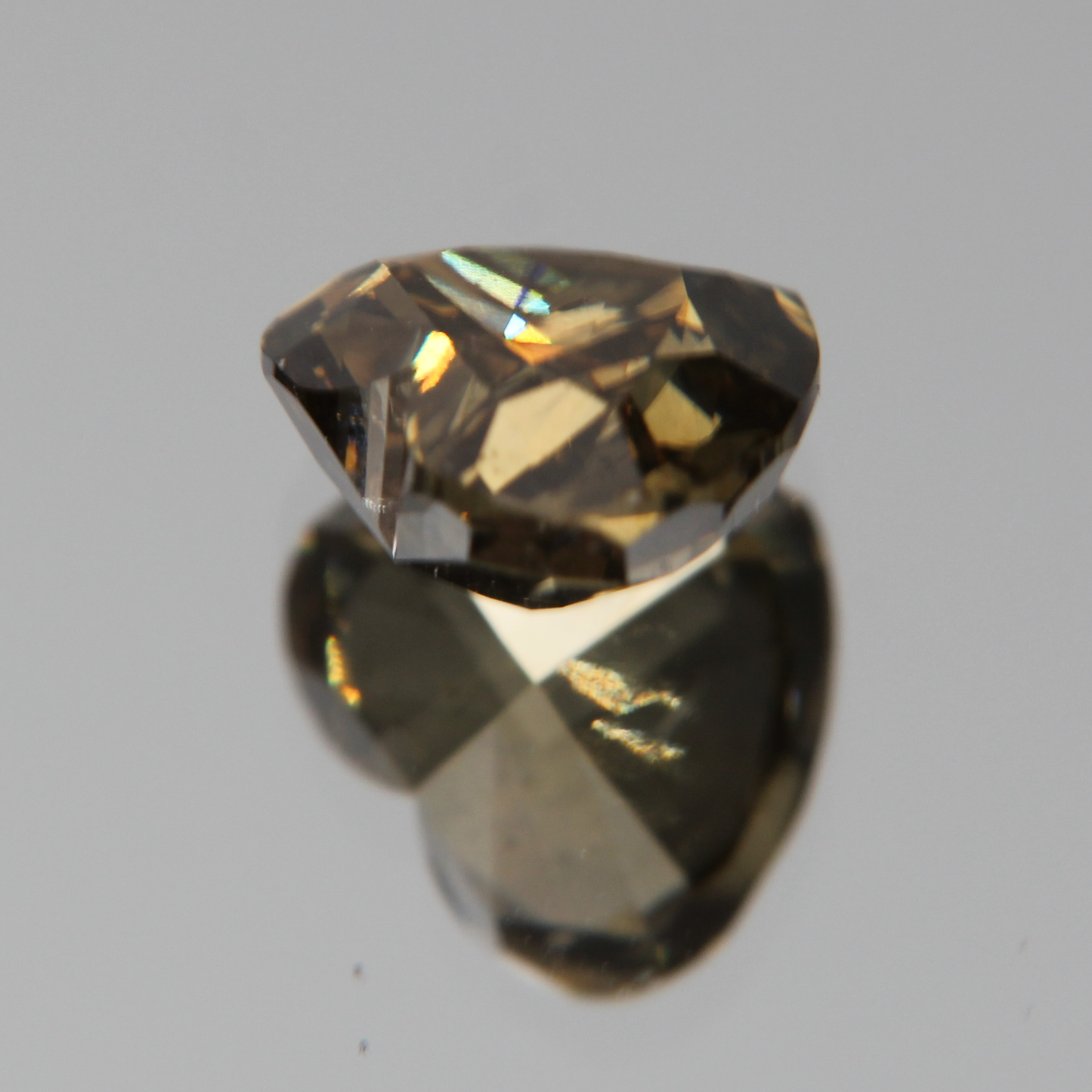 fancy vivid olive Diamant 3.02ct