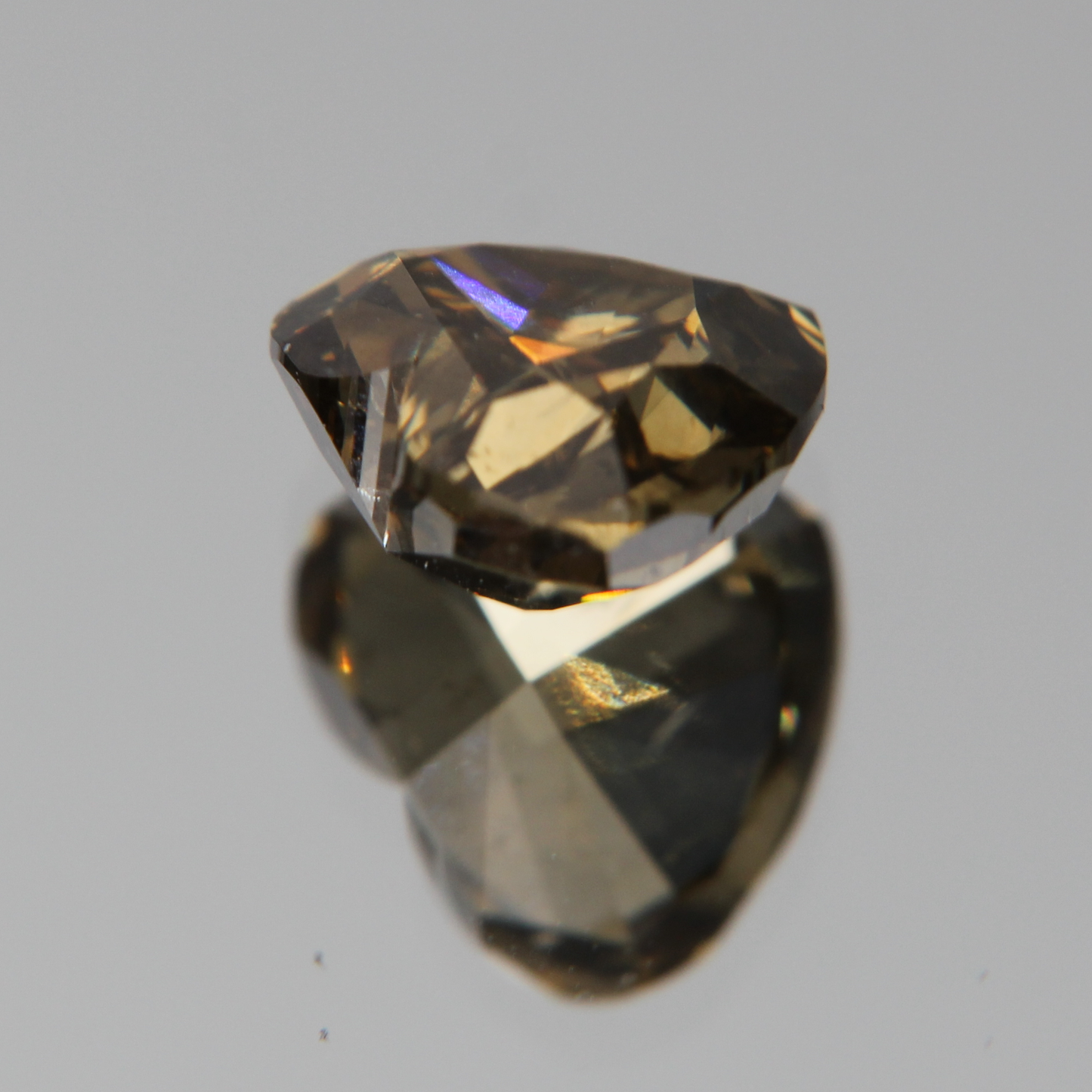 fancy vivid olive Diamant 3.02ct