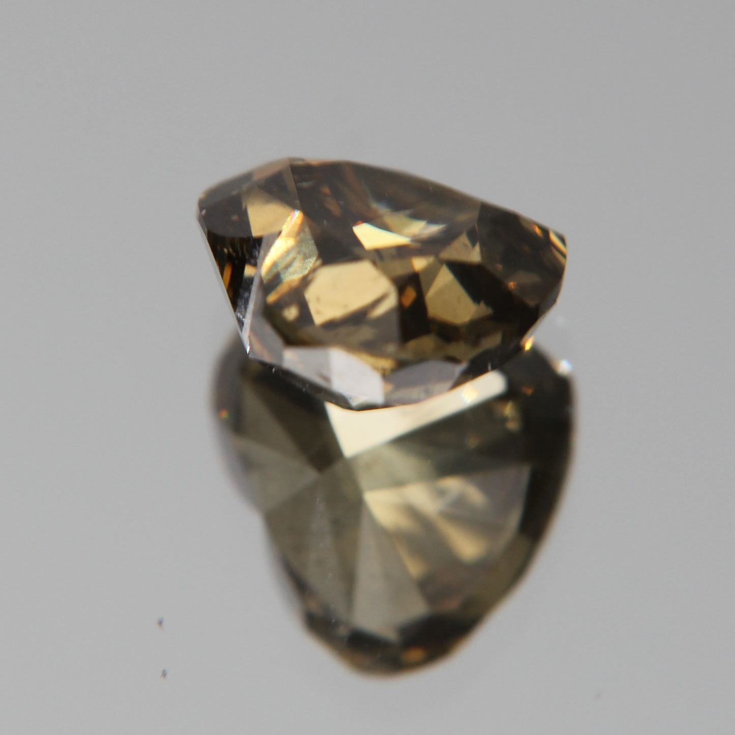 fancy vivid olive Diamant 3.02ct