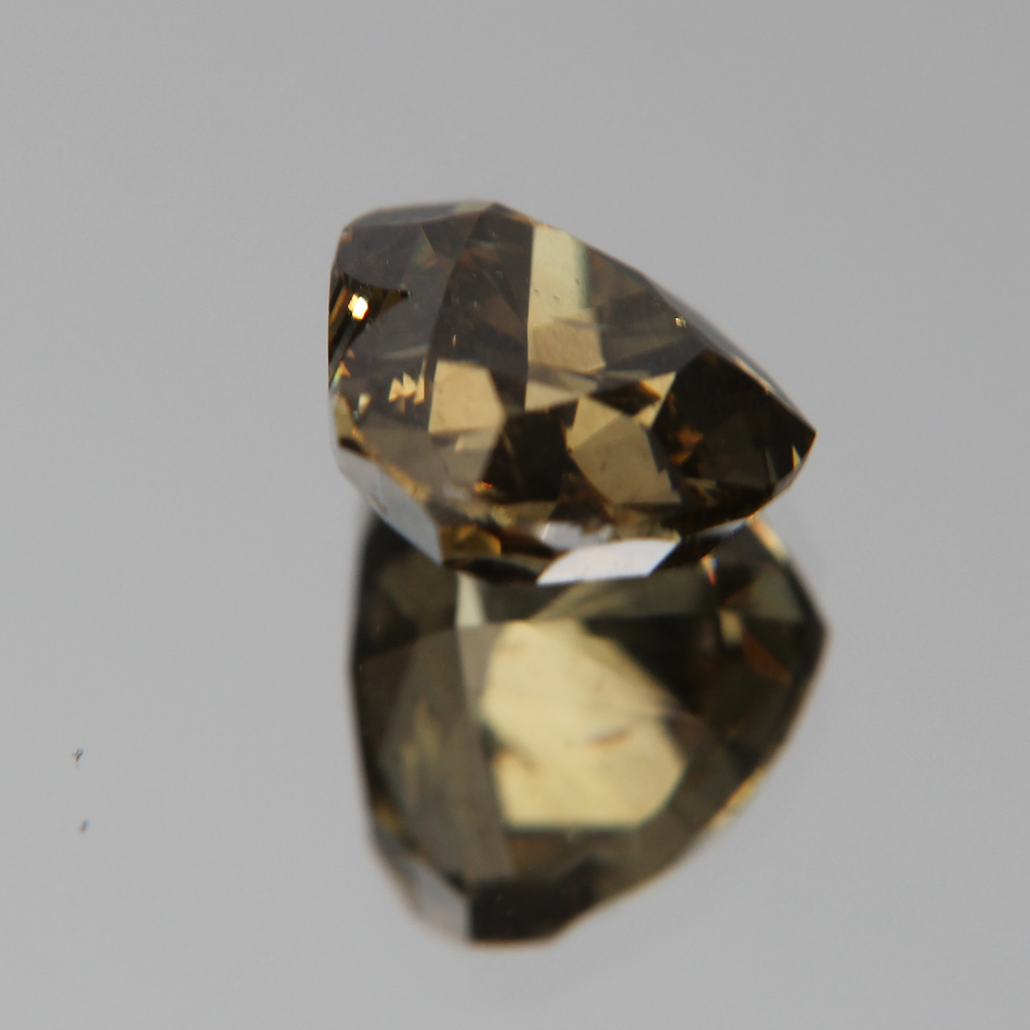 fancy vivid olive Diamant 3.02ct
