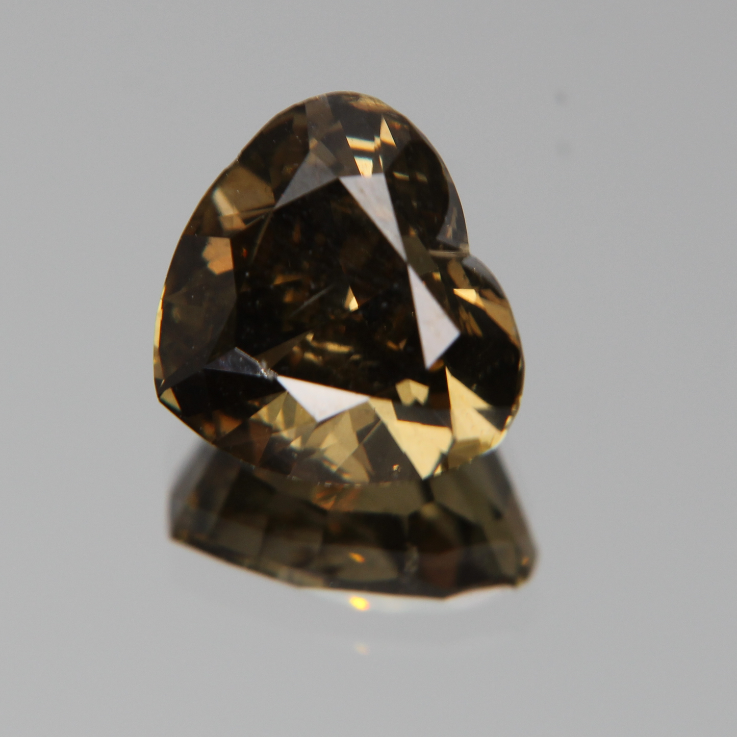 fancy vivid olive Diamant 3.02ct