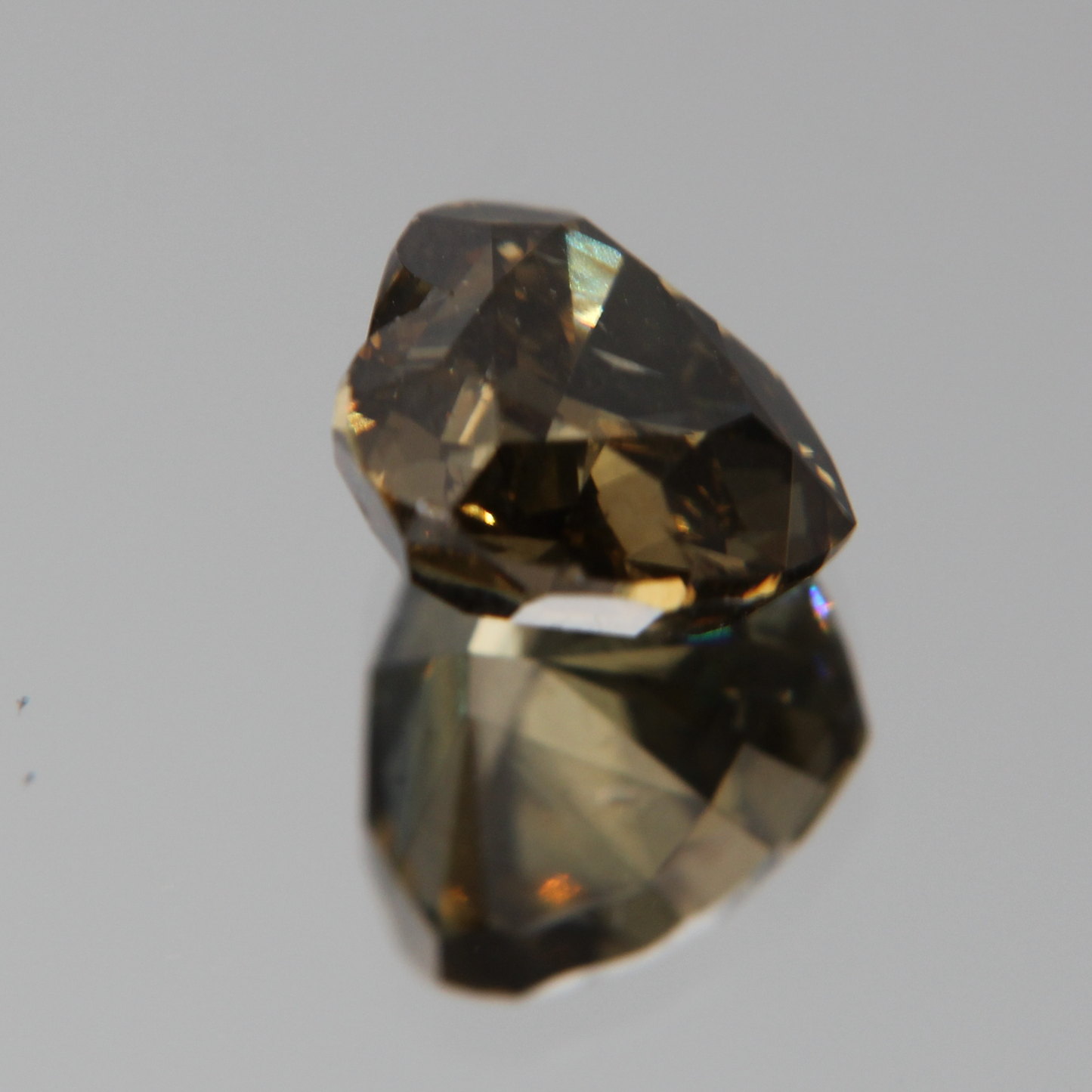 fancy vivid olive Diamant 3.02ct