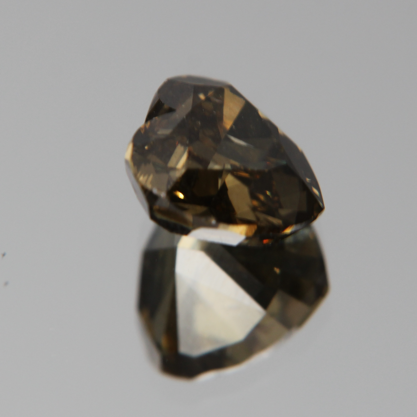 fancy vivid olive Diamant 3.02ct