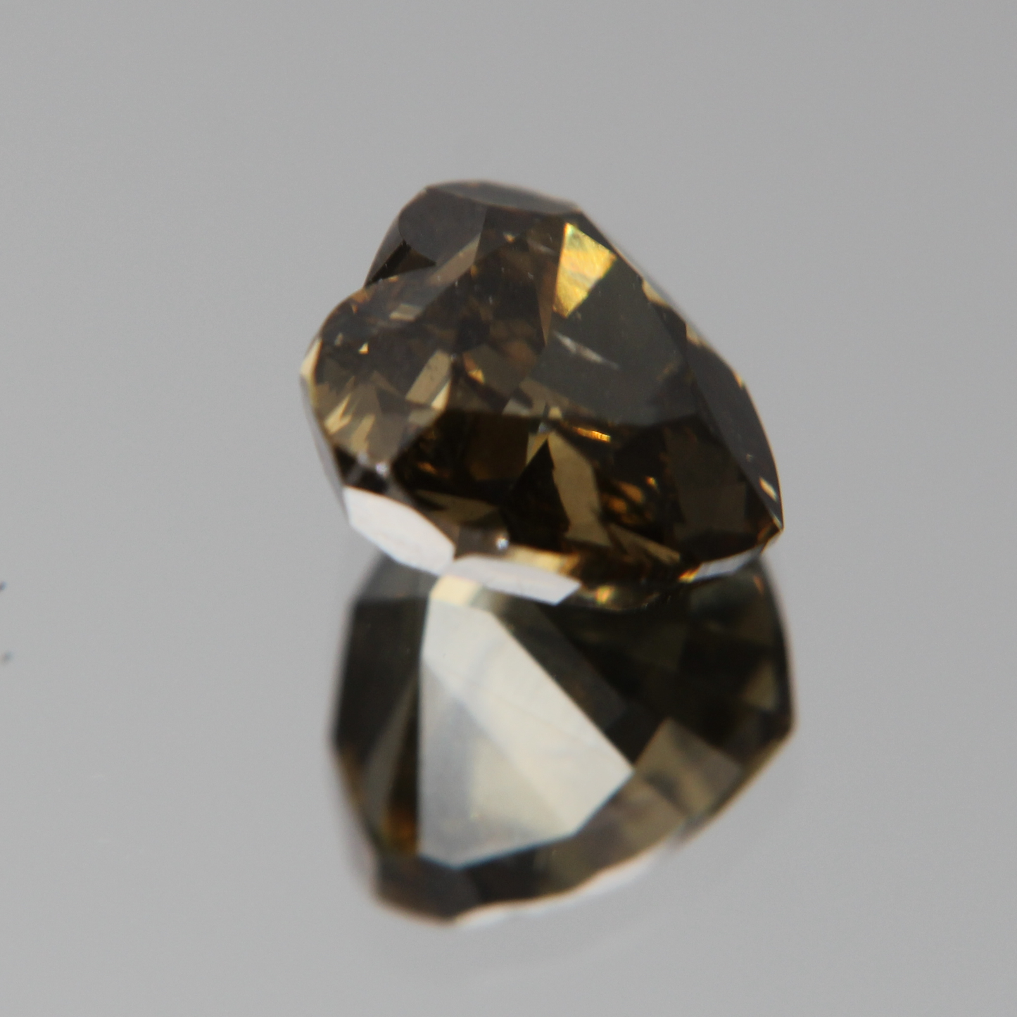 fancy vivid olive Diamant 3.02ct