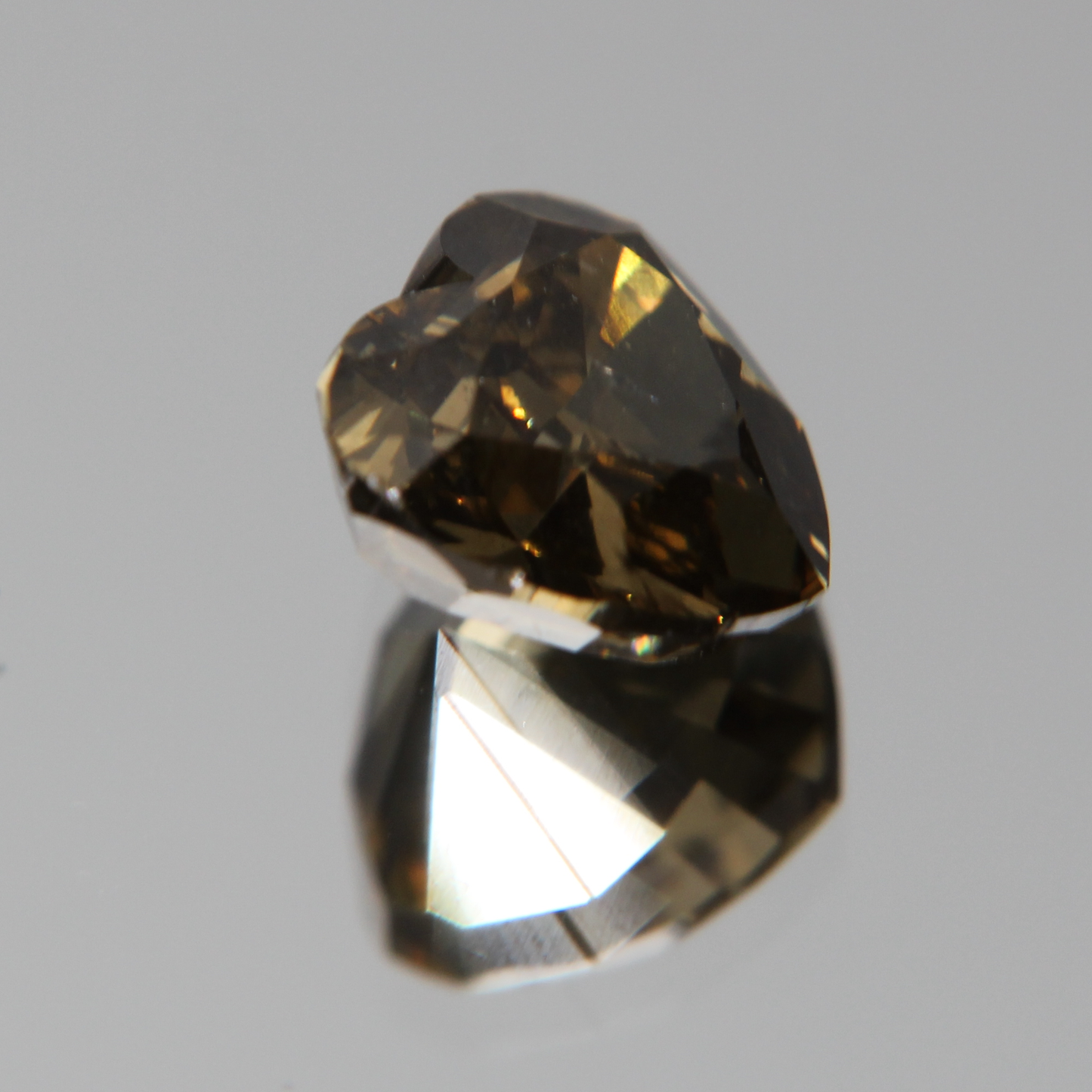 fancy vivid olive Diamant 3.02ct