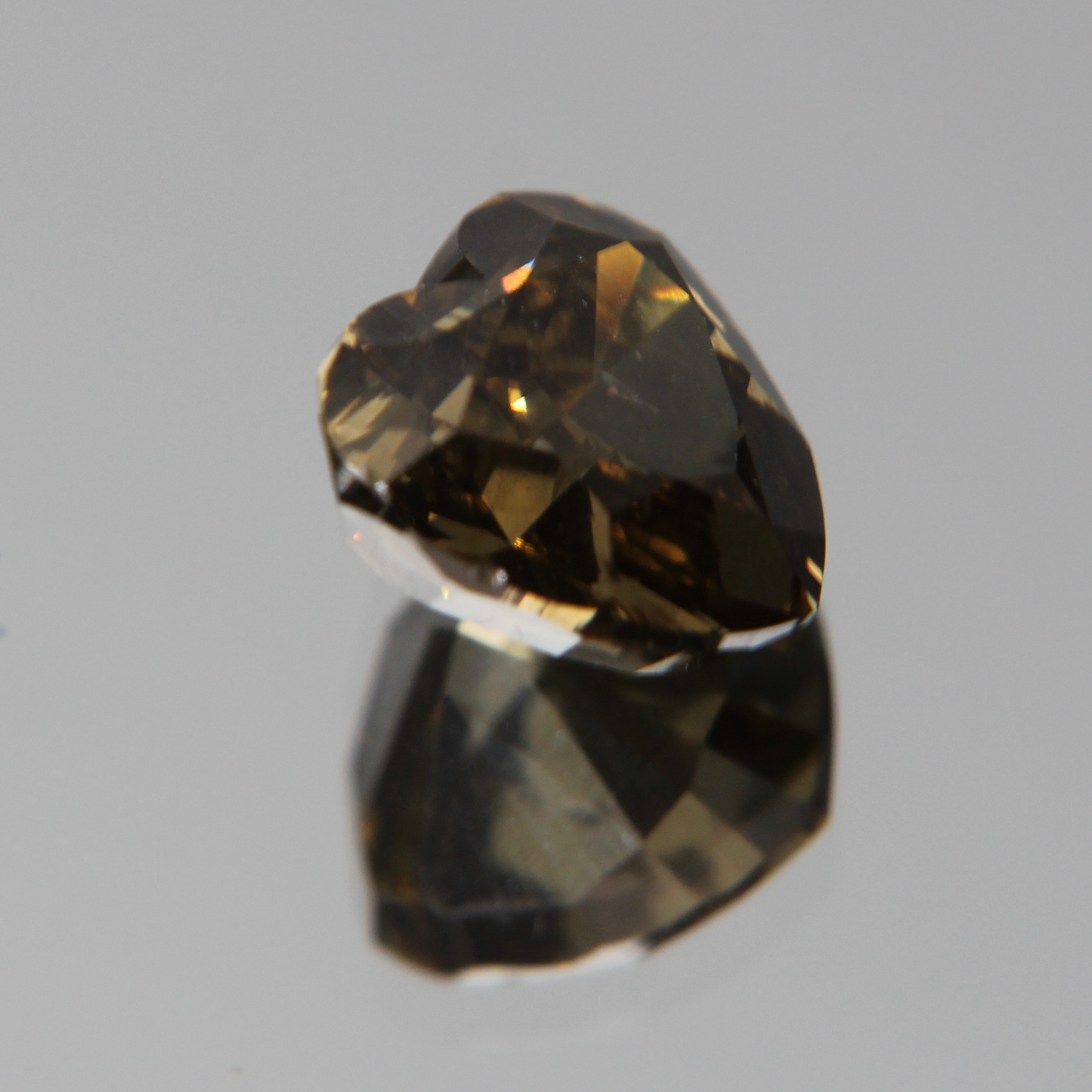 fancy vivid olive Diamant 3.02ct