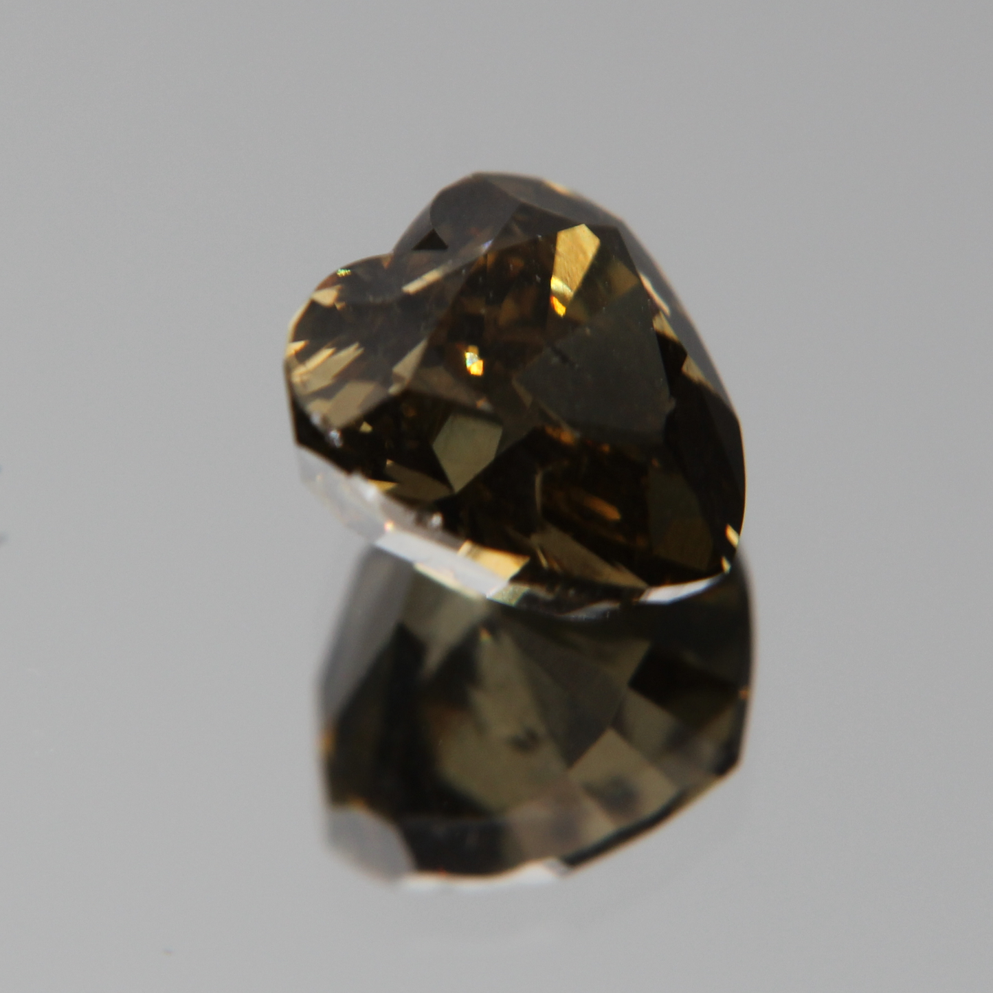 fancy vivid olive Diamant 3.02ct