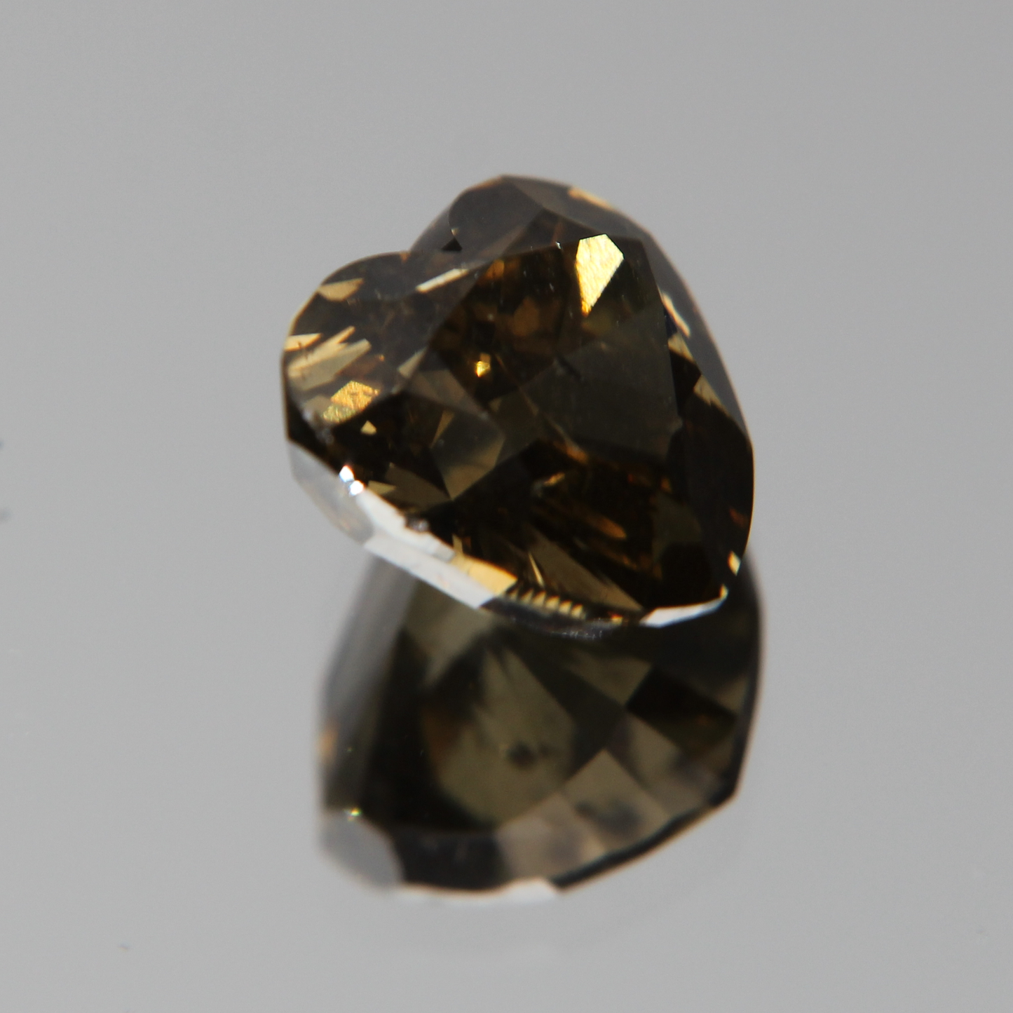 fancy vivid olive Diamant 3.02ct
