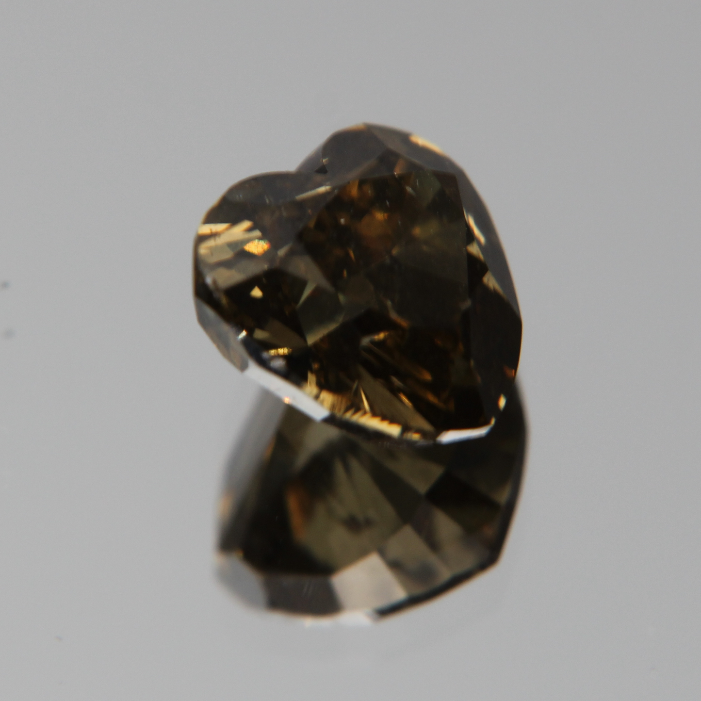 fancy vivid olive Diamant 3.02ct