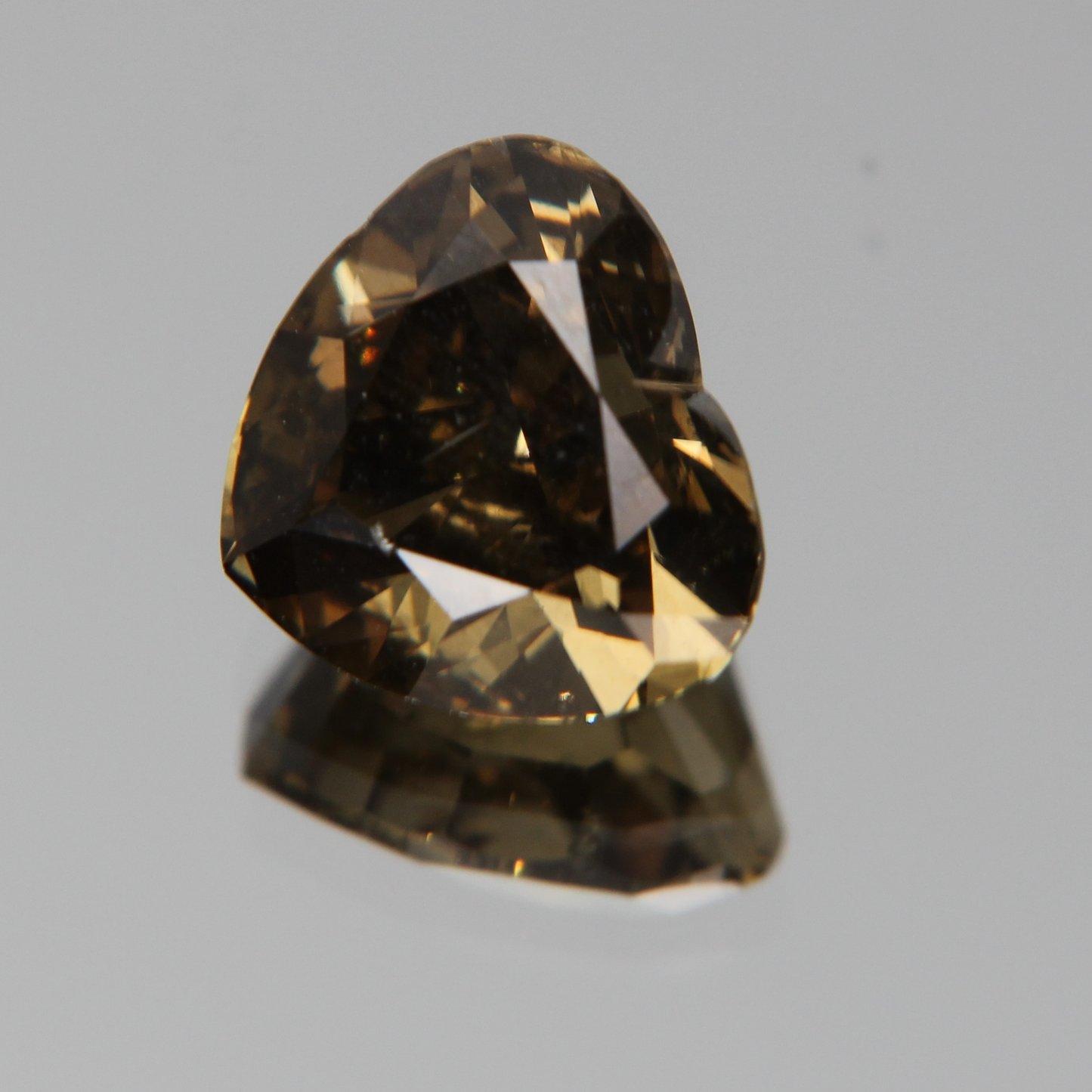fancy vivid olive Diamant 3.02ct