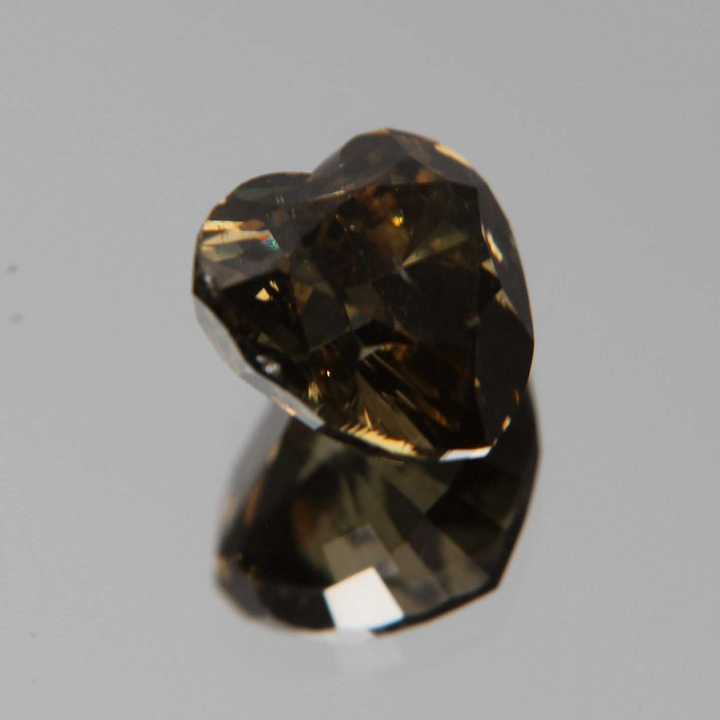 fancy vivid olive Diamant 3.02ct