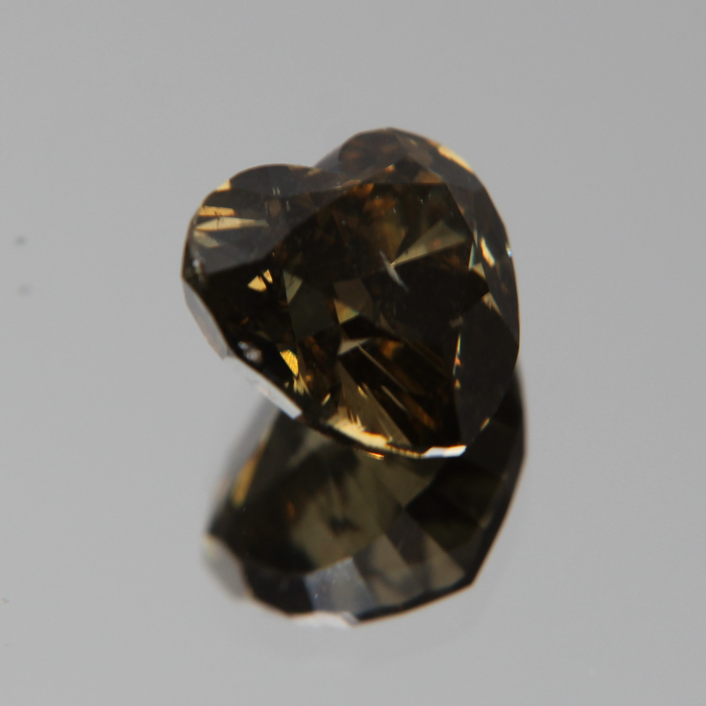 fancy vivid olive Diamant 3.02ct