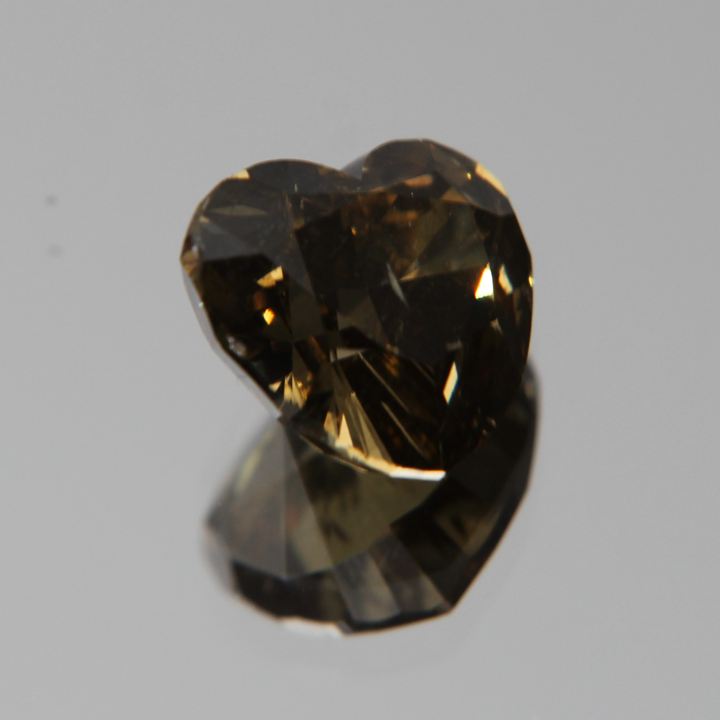 fancy vivid olive Diamant 3.02ct