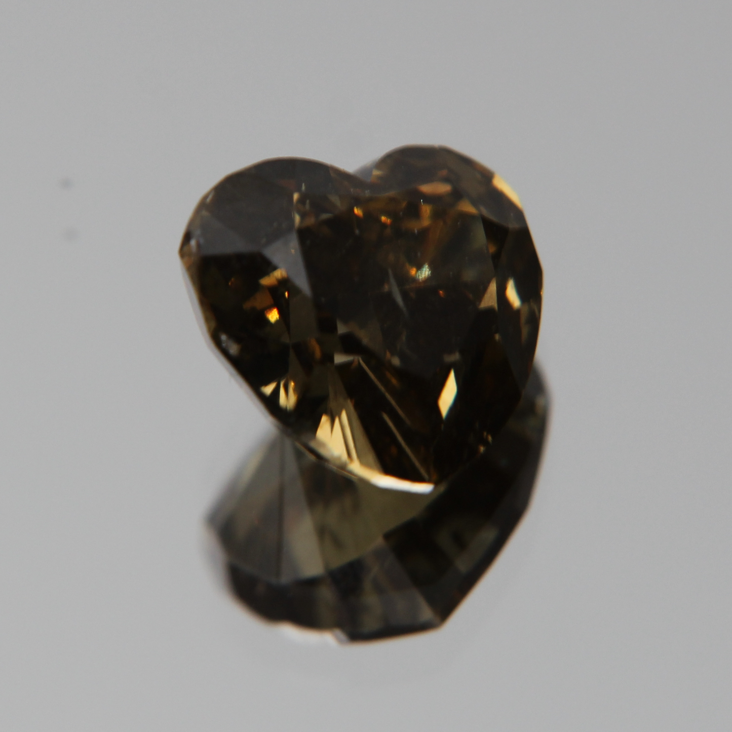 fancy vivid olive Diamant 3.02ct