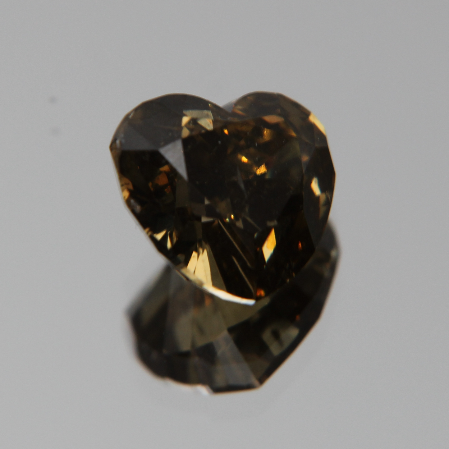 fancy vivid olive Diamant 3.02ct