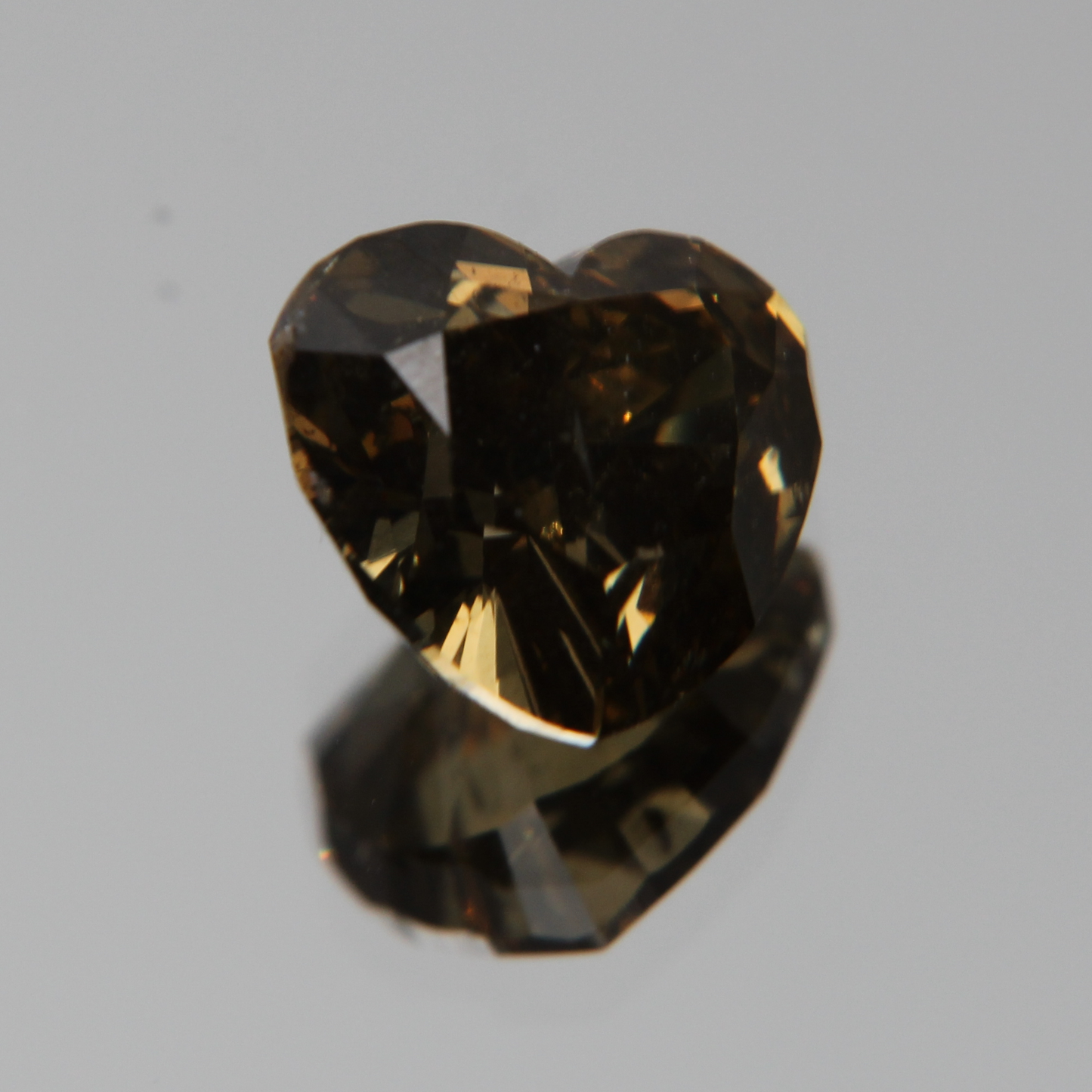 fancy vivid olive Diamant 3.02ct