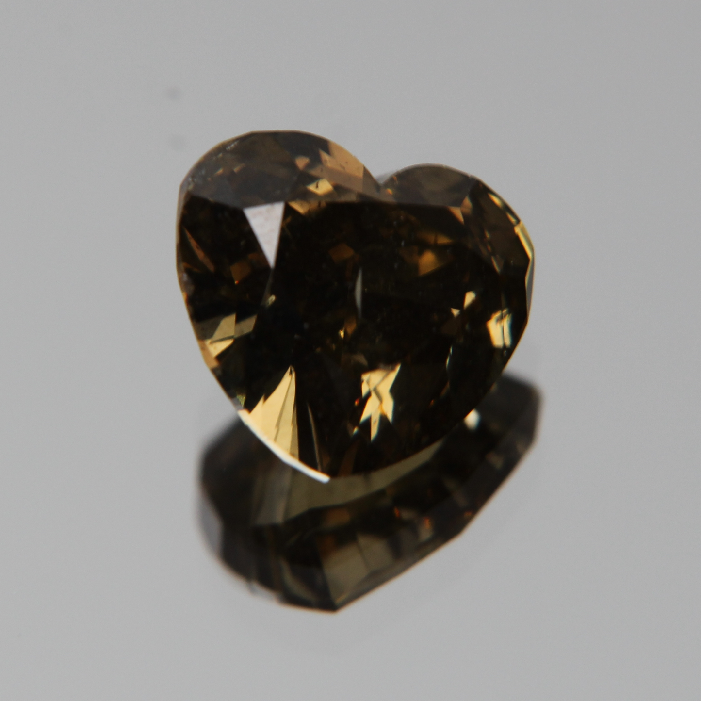 fancy vivid olive Diamant 3.02ct