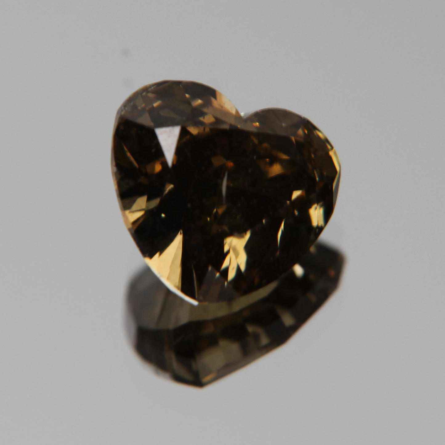 fancy vivid olive Diamant 3.02ct
