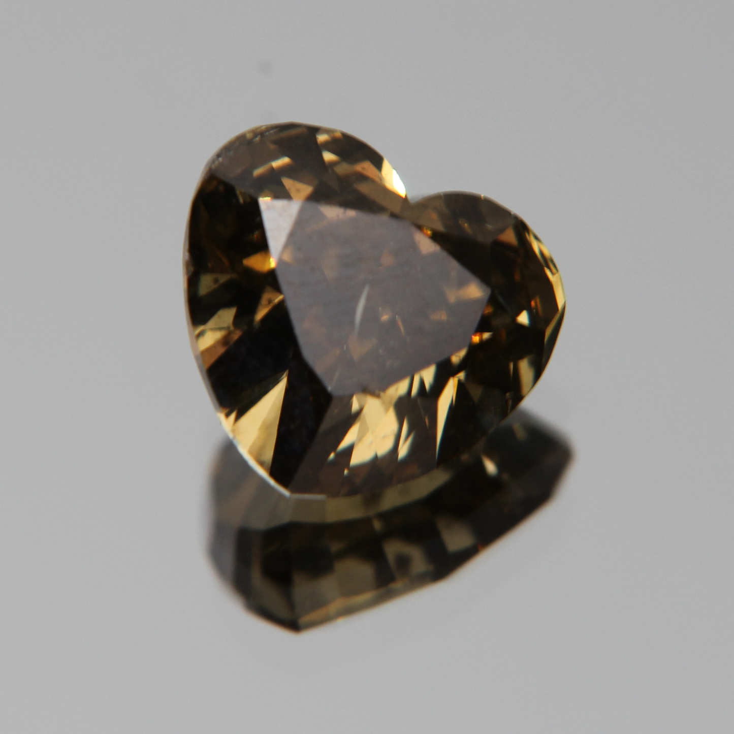 fancy vivid olive Diamant 3.02ct