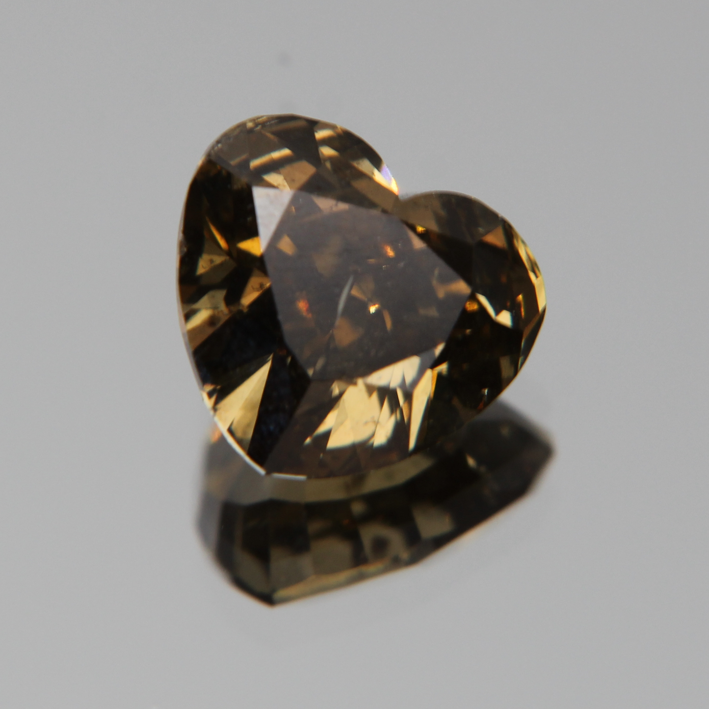 fancy vivid olive Diamant 3.02ct
