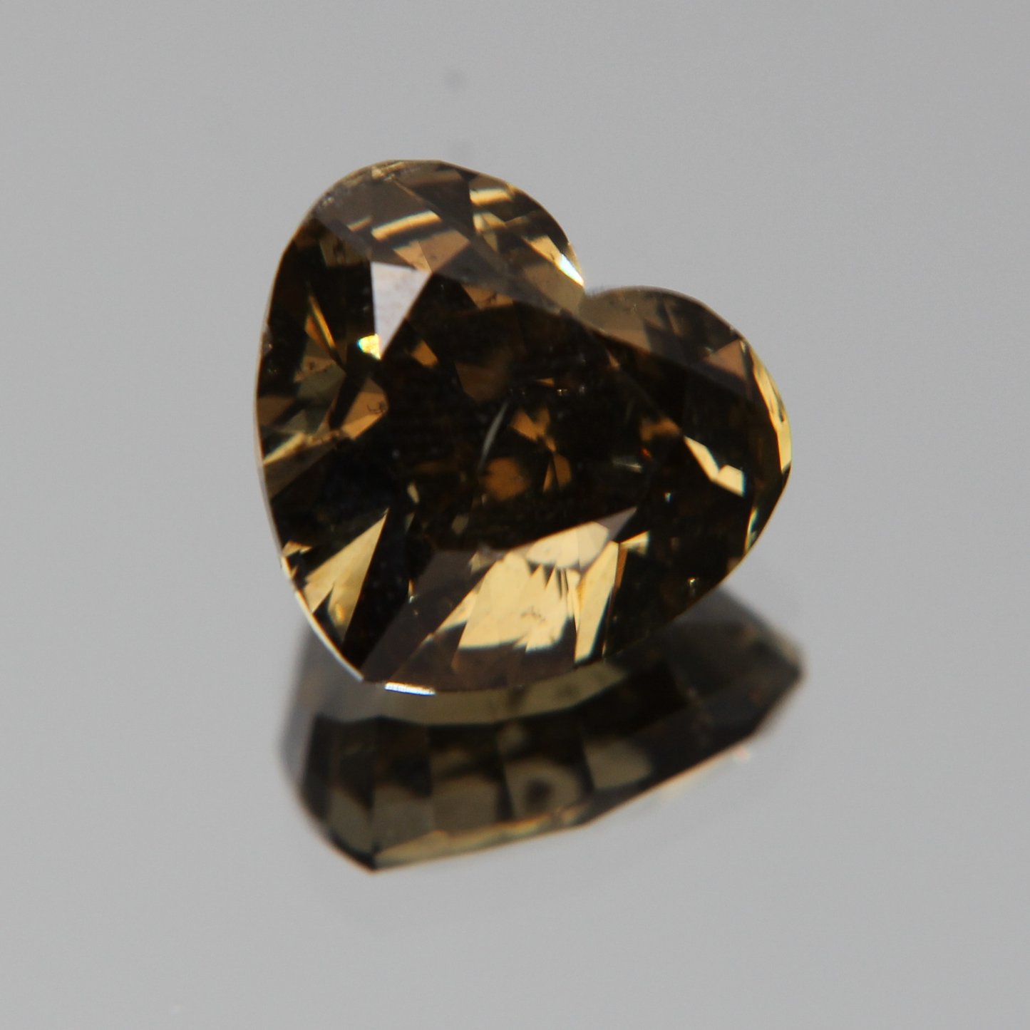 fancy vivid olive Diamant 3.02ct