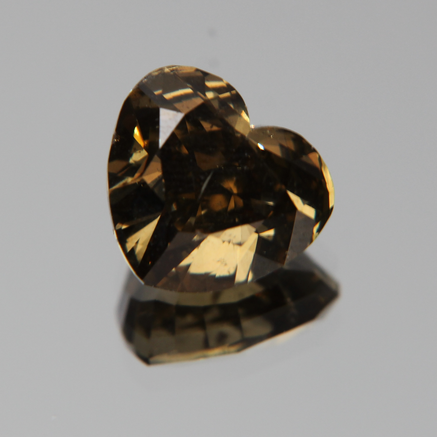 fancy vivid olive Diamant 3.02ct