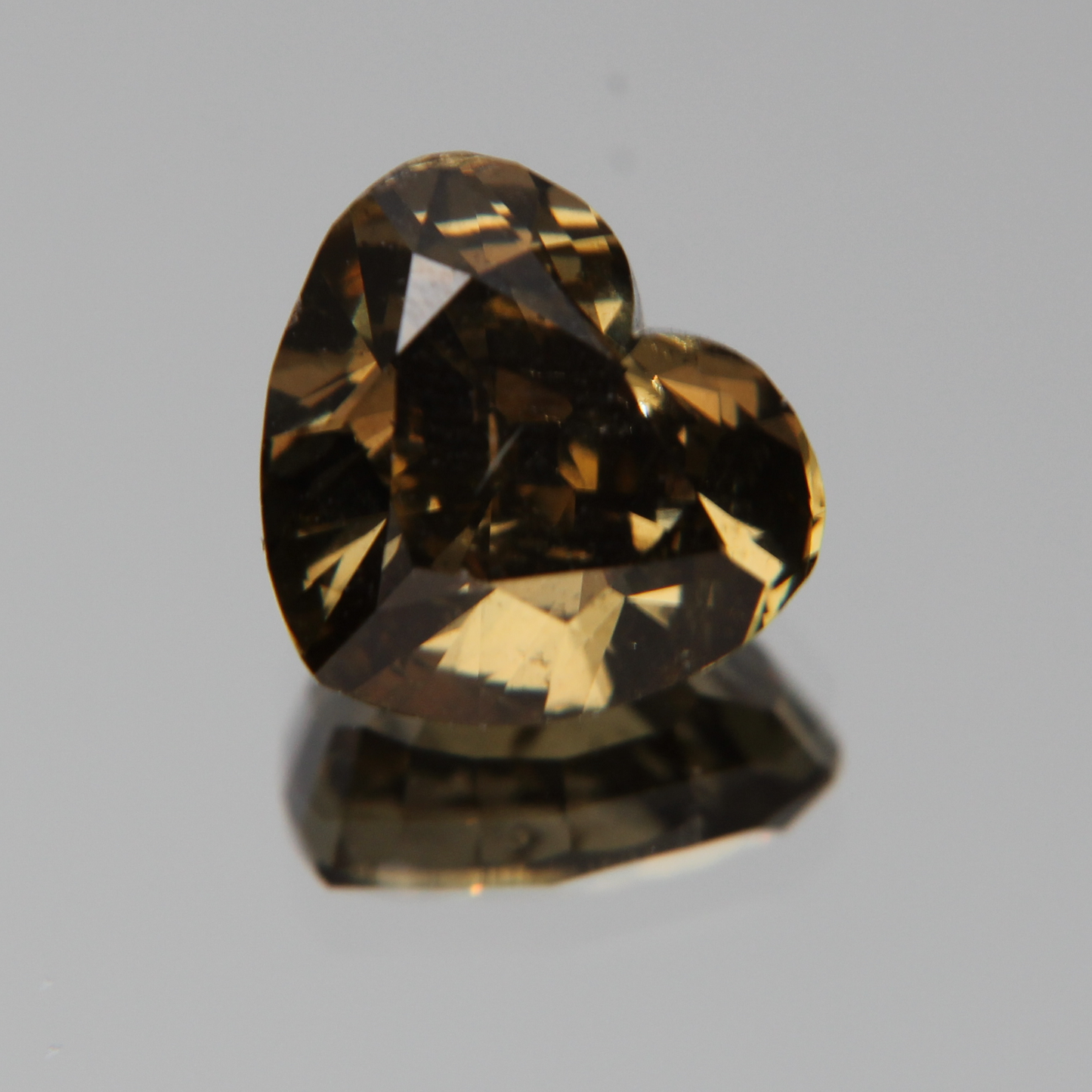 fancy vivid olive Diamant 3.02ct