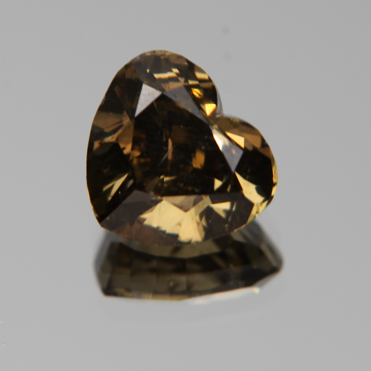 fancy vivid olive Diamant 3.02ct