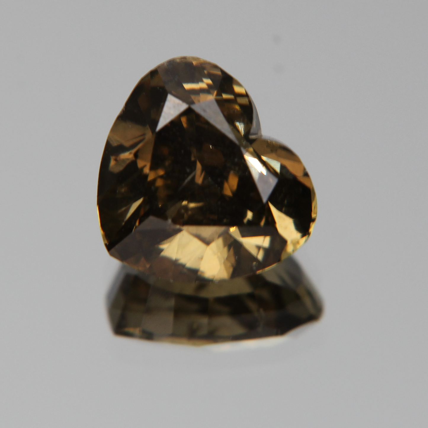 fancy vivid olive Diamant 3.02ct