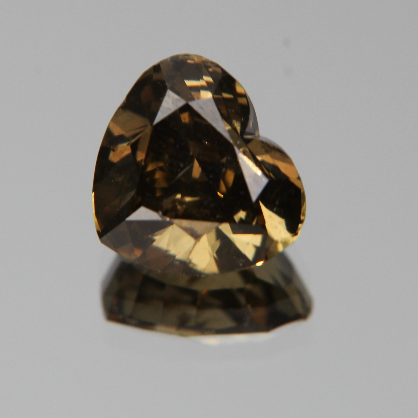 fancy vivid olive Diamant 3.02ct