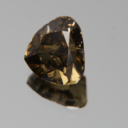 fancy vivid olive Diamant 3.02ct