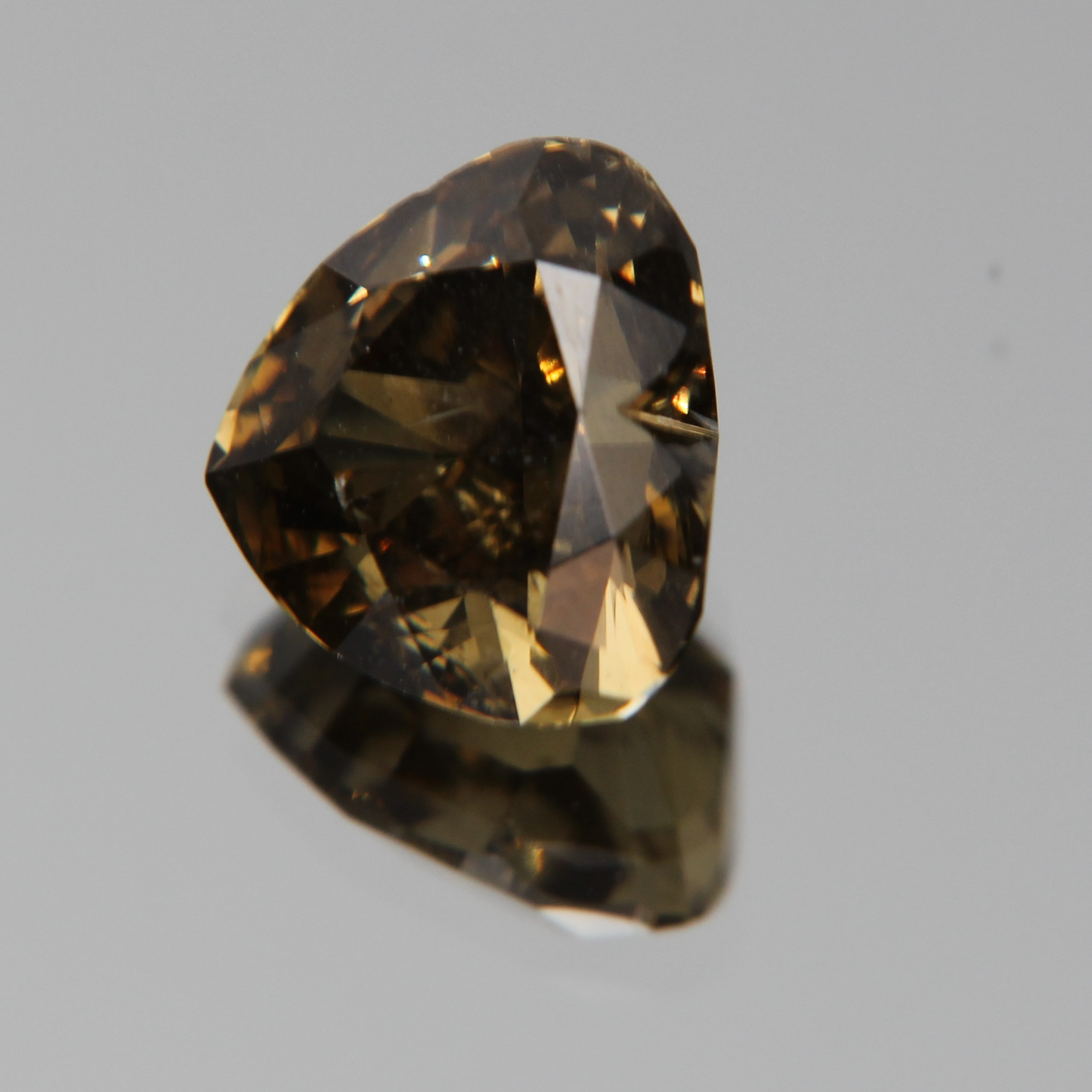 fancy vivid olive Diamant 3.02ct