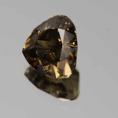 fancy vivid olive Diamant 3.02ct