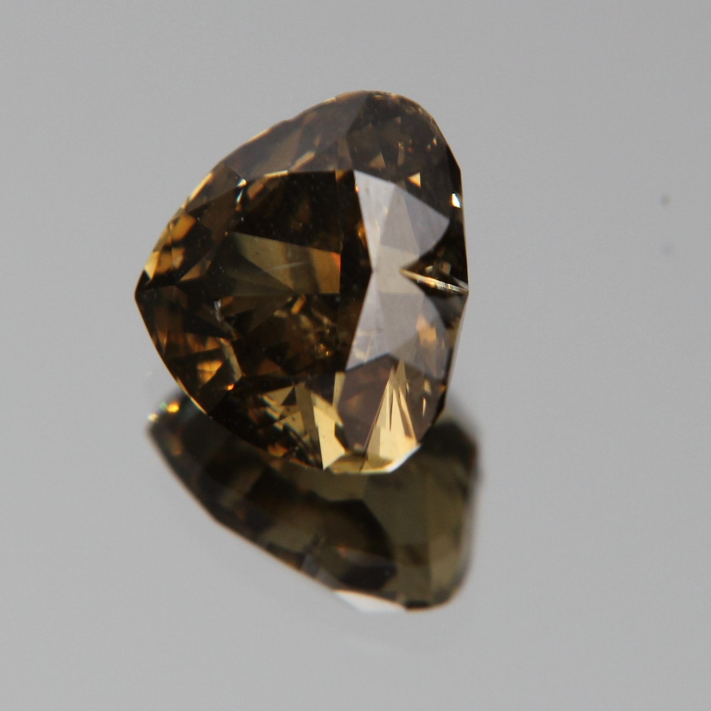 fancy vivid olive Diamant 3.02ct