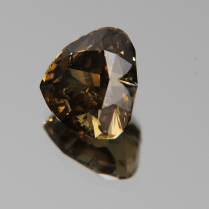 fancy vivid olive Diamant 3.02ct