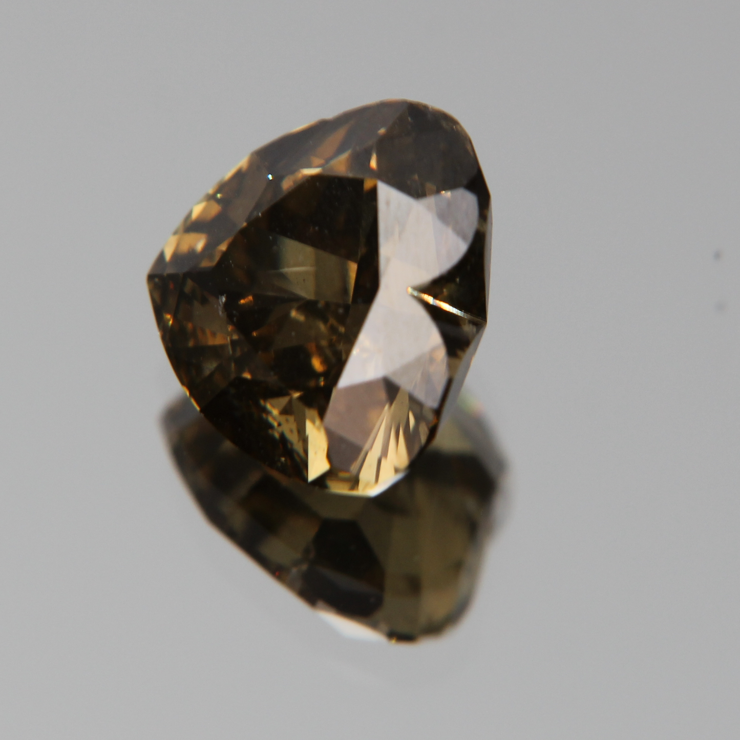 fancy vivid olive Diamant 3.02ct