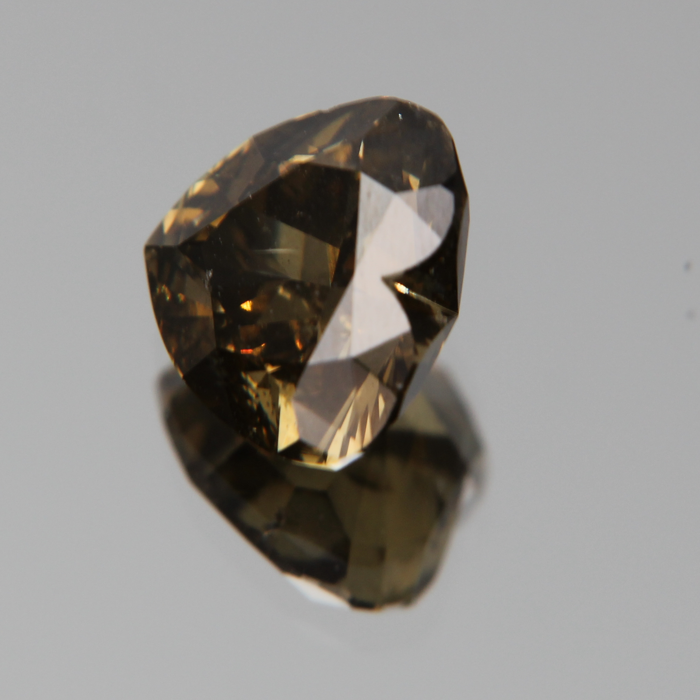 fancy vivid olive Diamant 3.02ct