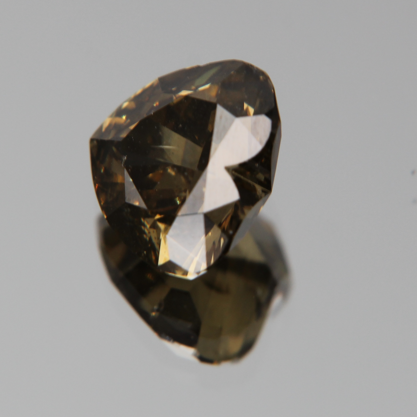fancy vivid olive Diamant 3.02ct