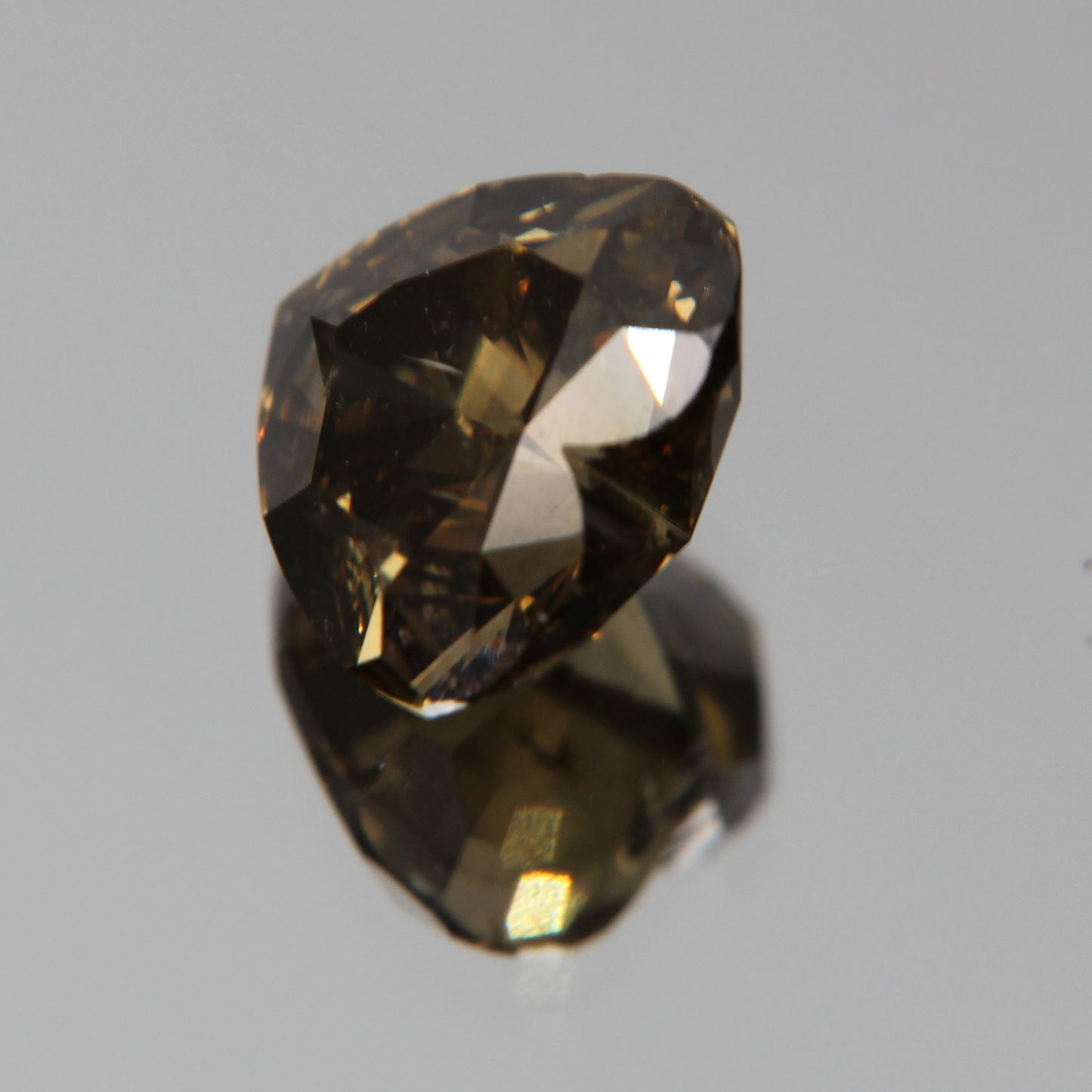 fancy vivid olive Diamant 3.02ct