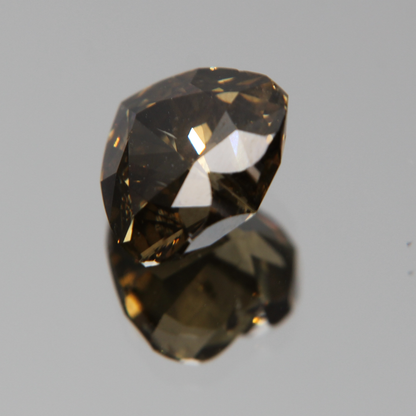 fancy vivid olive Diamant 3.02ct