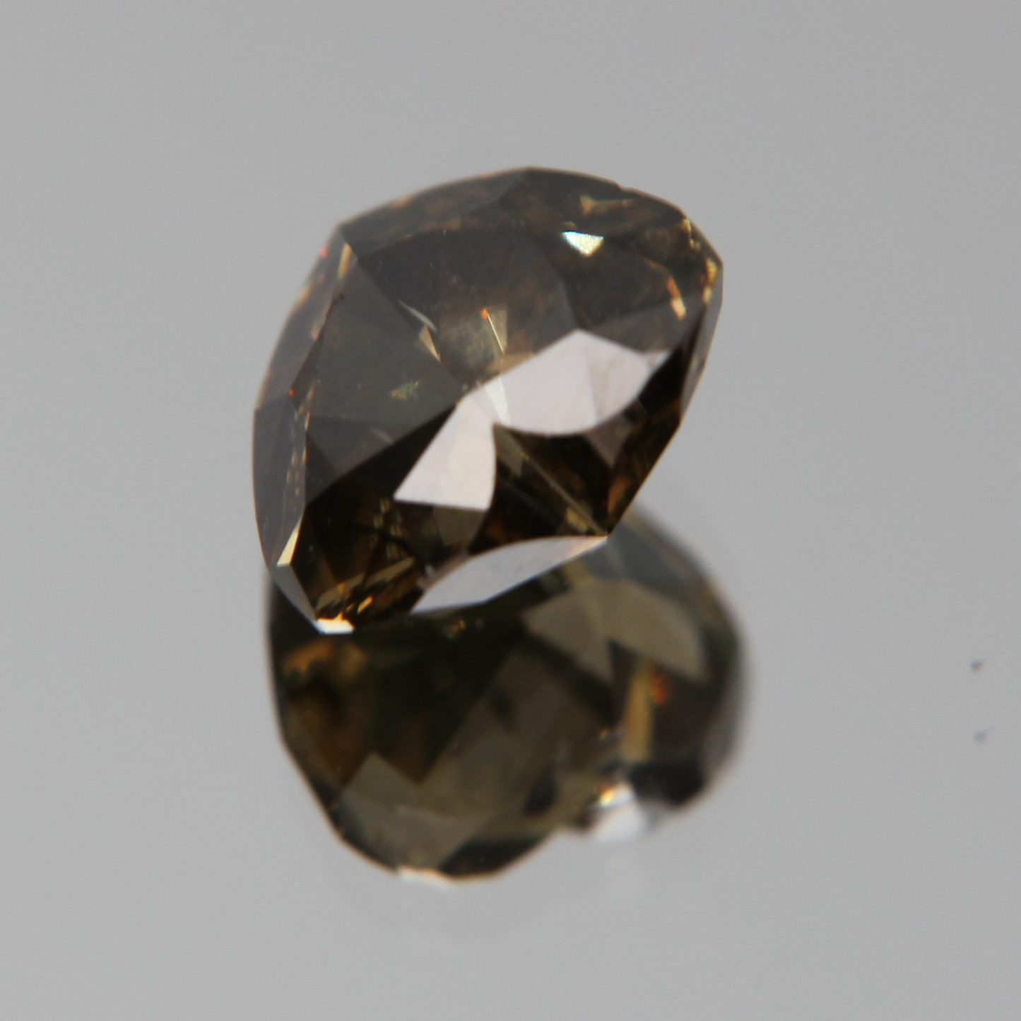 fancy vivid olive Diamant 3.02ct