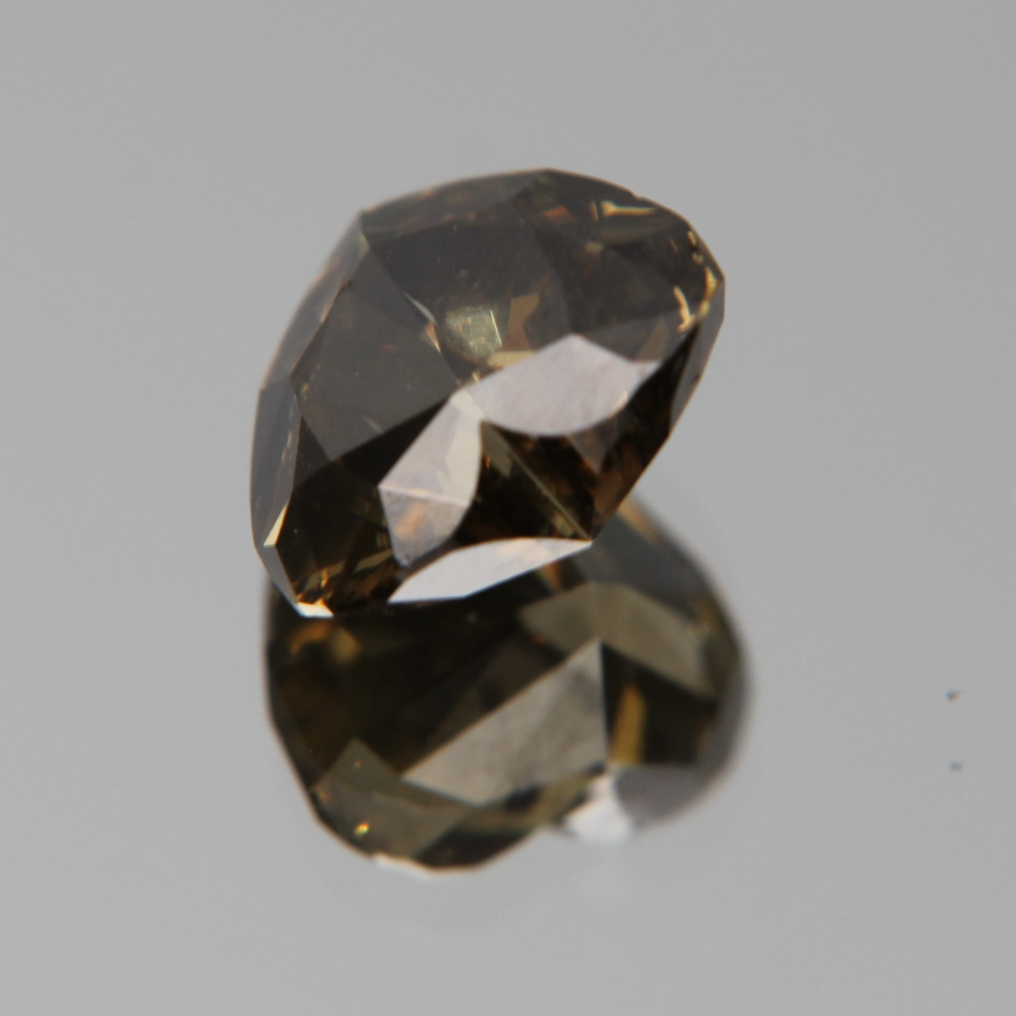 fancy vivid olive Diamant 3.02ct
