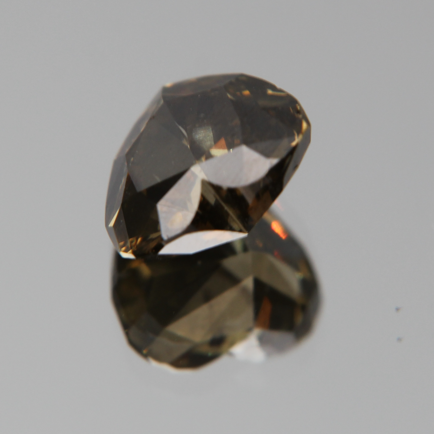 fancy vivid olive Diamant 3.02ct