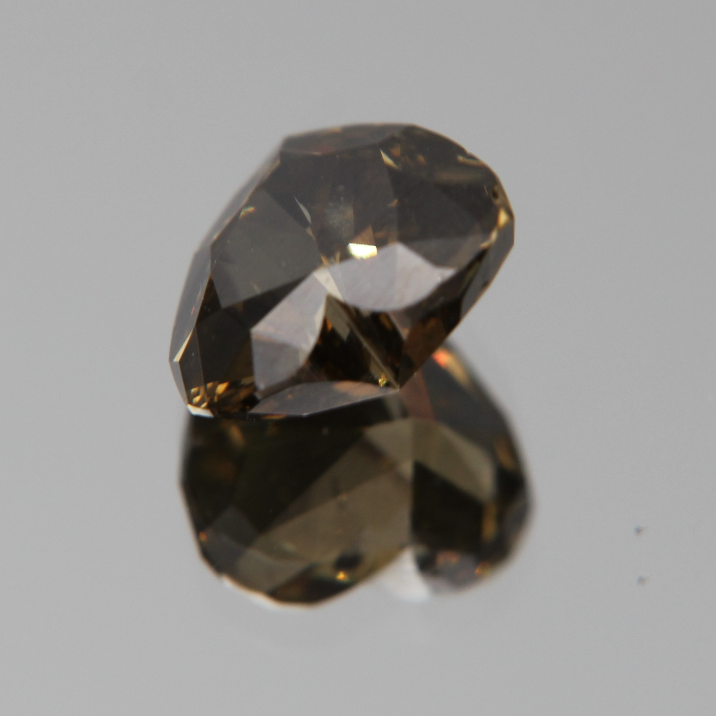 fancy vivid olive Diamant 3.02ct
