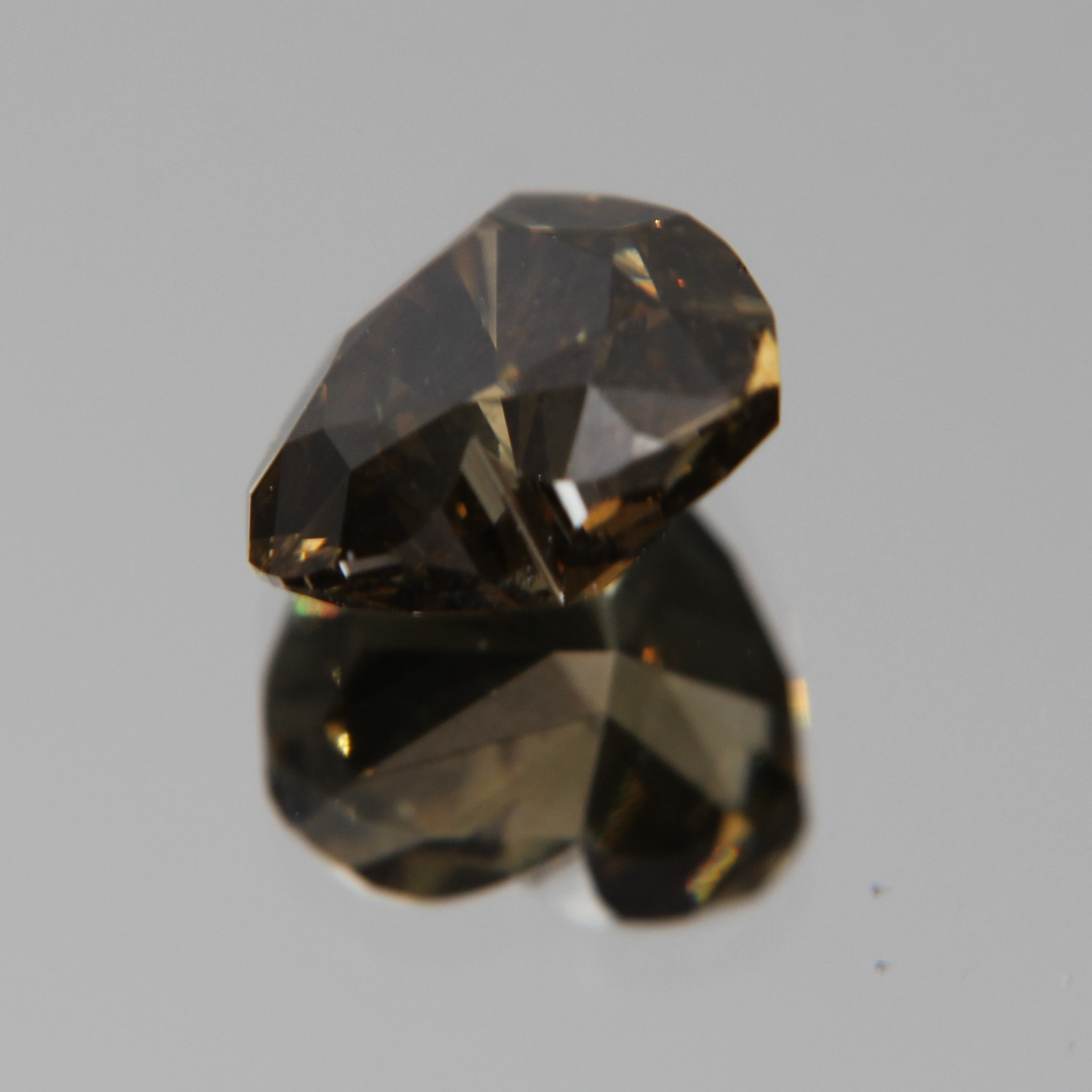 fancy vivid olive Diamant 3.02ct