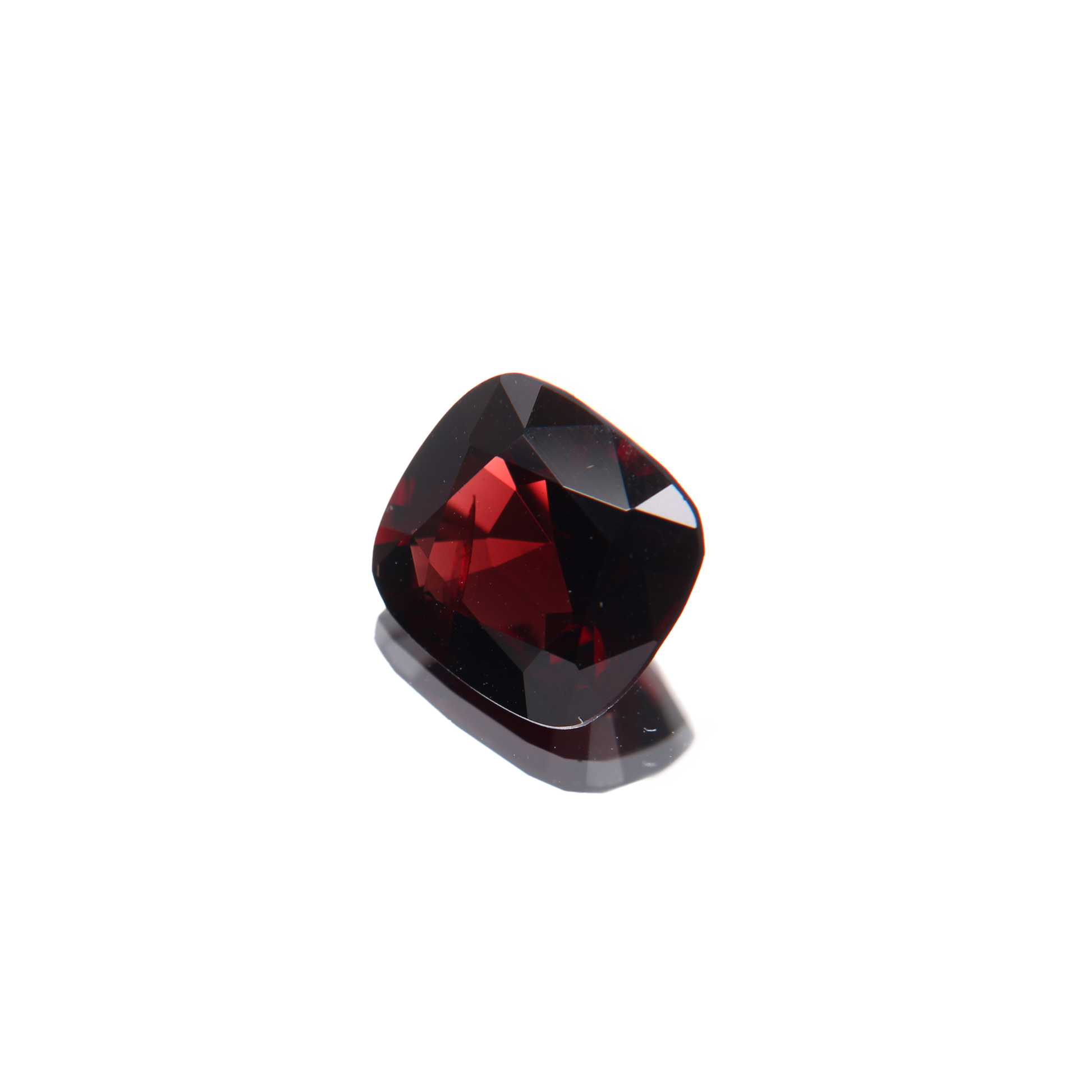 roter Spinell 2.67ct ansicht von rechts