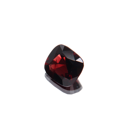 roter Spinell 2.67ct ansicht von rechts